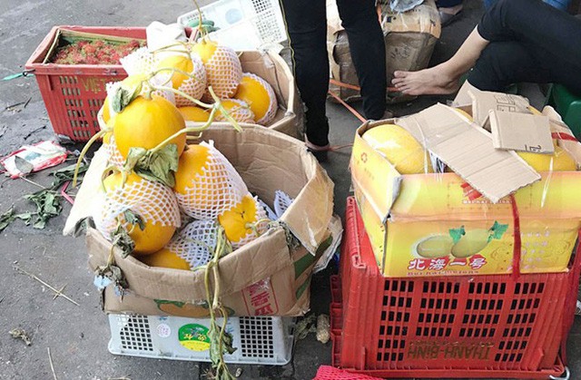 Dưa lưới, dưa vàng gắn mác hàng Việt Nam đổ bộ các chợ đầu mối