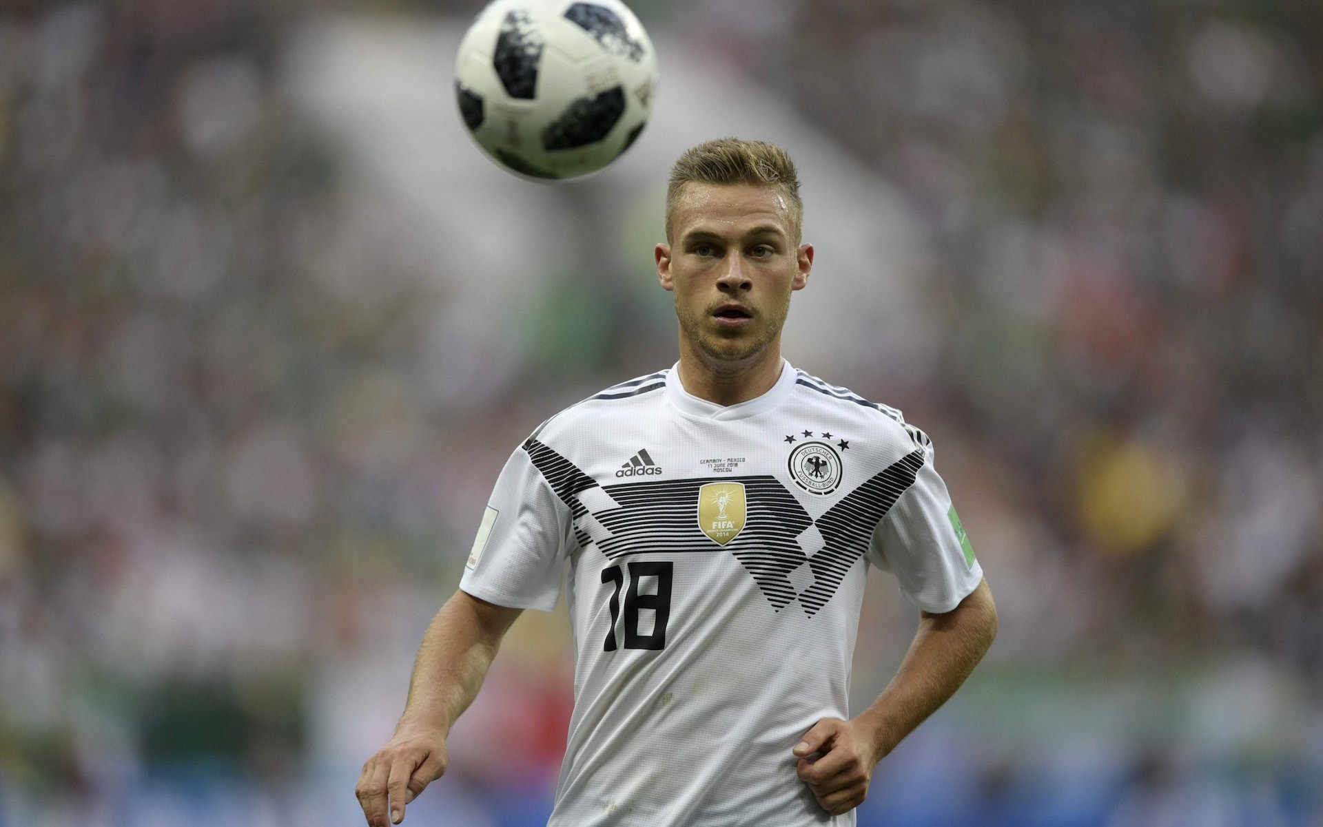 Nh&igrave;n tuyển Đức thi đấu, lại nhớ Philipp Lahm - Ảnh 1.