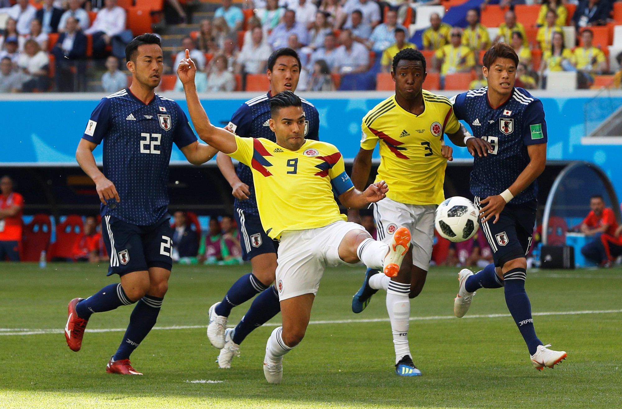 Thắng đẹp Colombia, Nhật Bản khiến ch&acirc;u &Aacute; nở mặt - Ảnh 7.