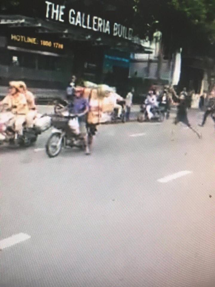 Khởi tố 4 đối tượng gây rối và đập phá xe buýt ở TP HCM - Ảnh 7.