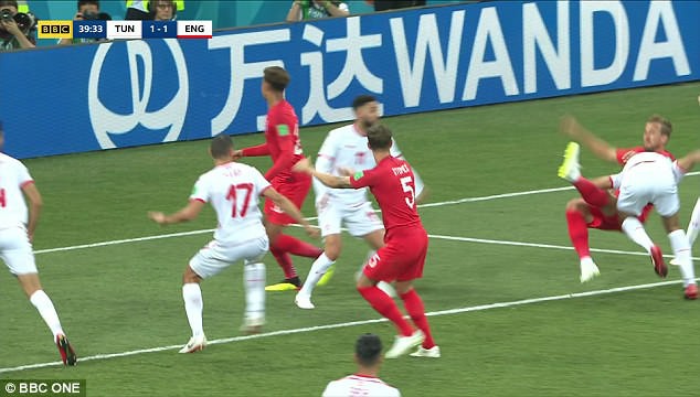 Trăm d&acirc;u đang đổ đầu VAR - Ảnh 2.