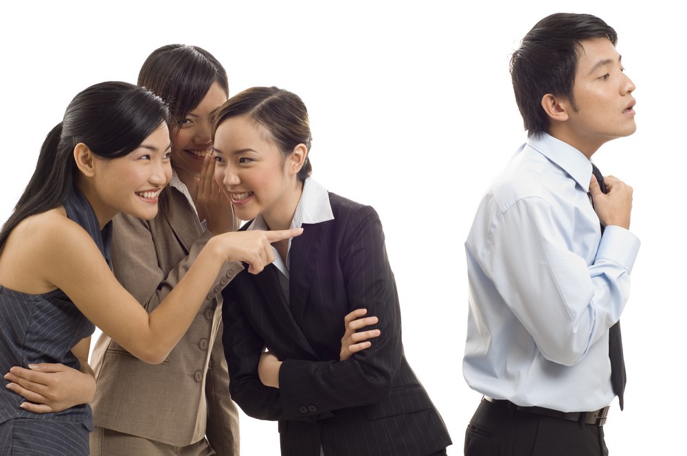 Lý do khiến bạn bị đồng nghiệp xa lánh