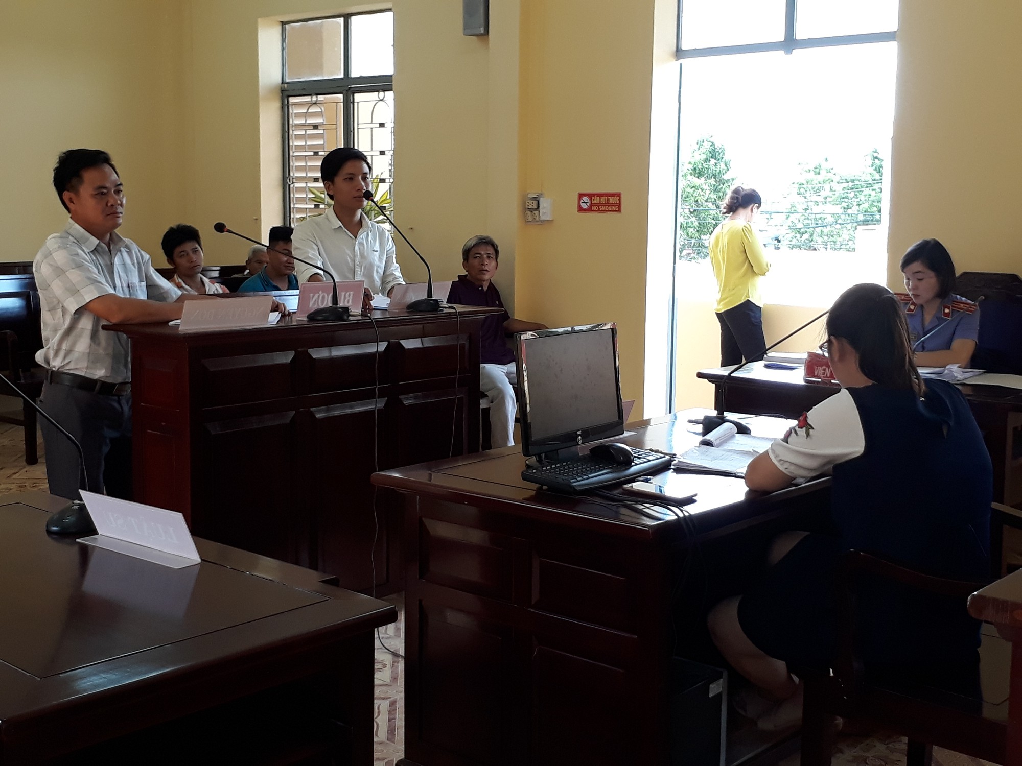 Ra thông báo trái luật, chủ tịch xã phải bồi thường 200 triệu đồng cho dân