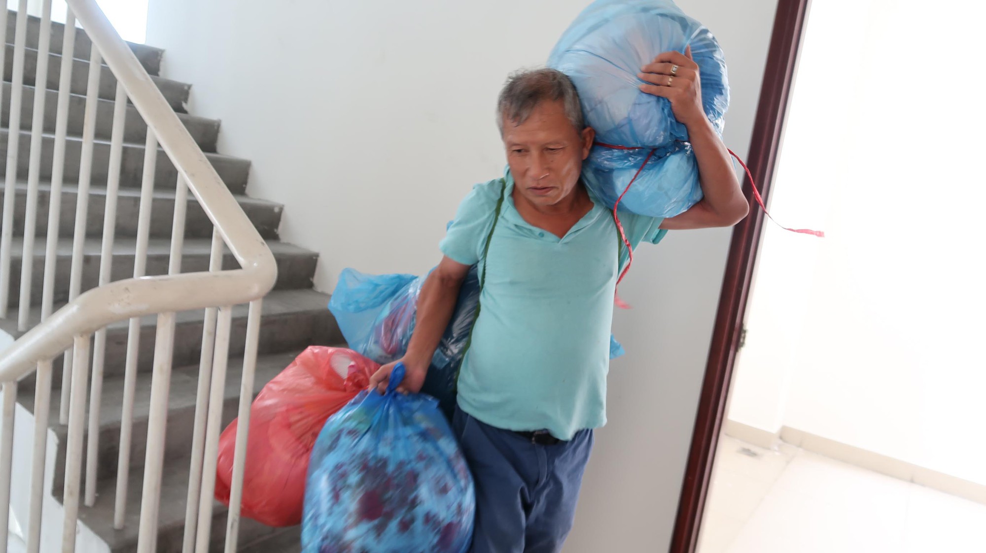 Cư dân Carina mờ mịt ngày về
