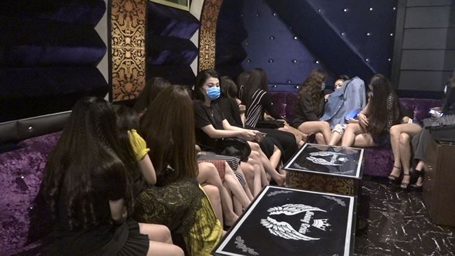 Thêm một nhà hàng "nhạy cảm" ở trung tâm Sài Gòn bị đột kích