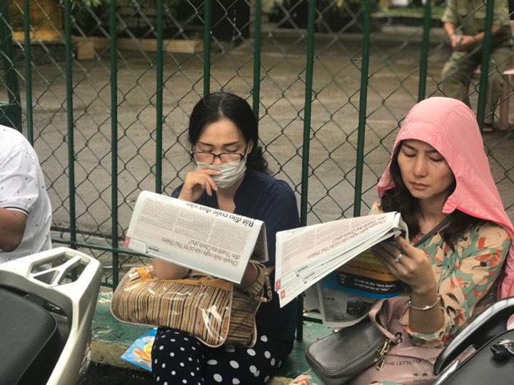 Ng&agrave;y đầu thi lớp 10 tại TP HCM: Căng thẳng trước giờ thi - Ảnh 24.
