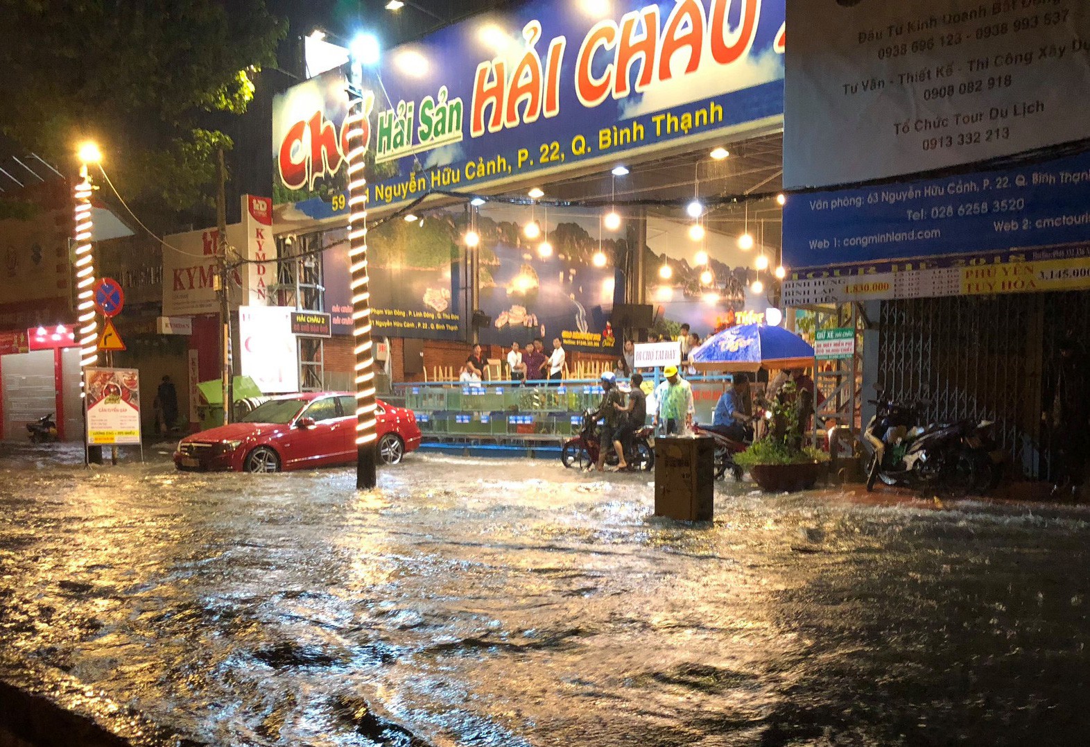 Đường Nguyễn Hữu Cảnh lại ngập s&acirc;u  - Ảnh 2.