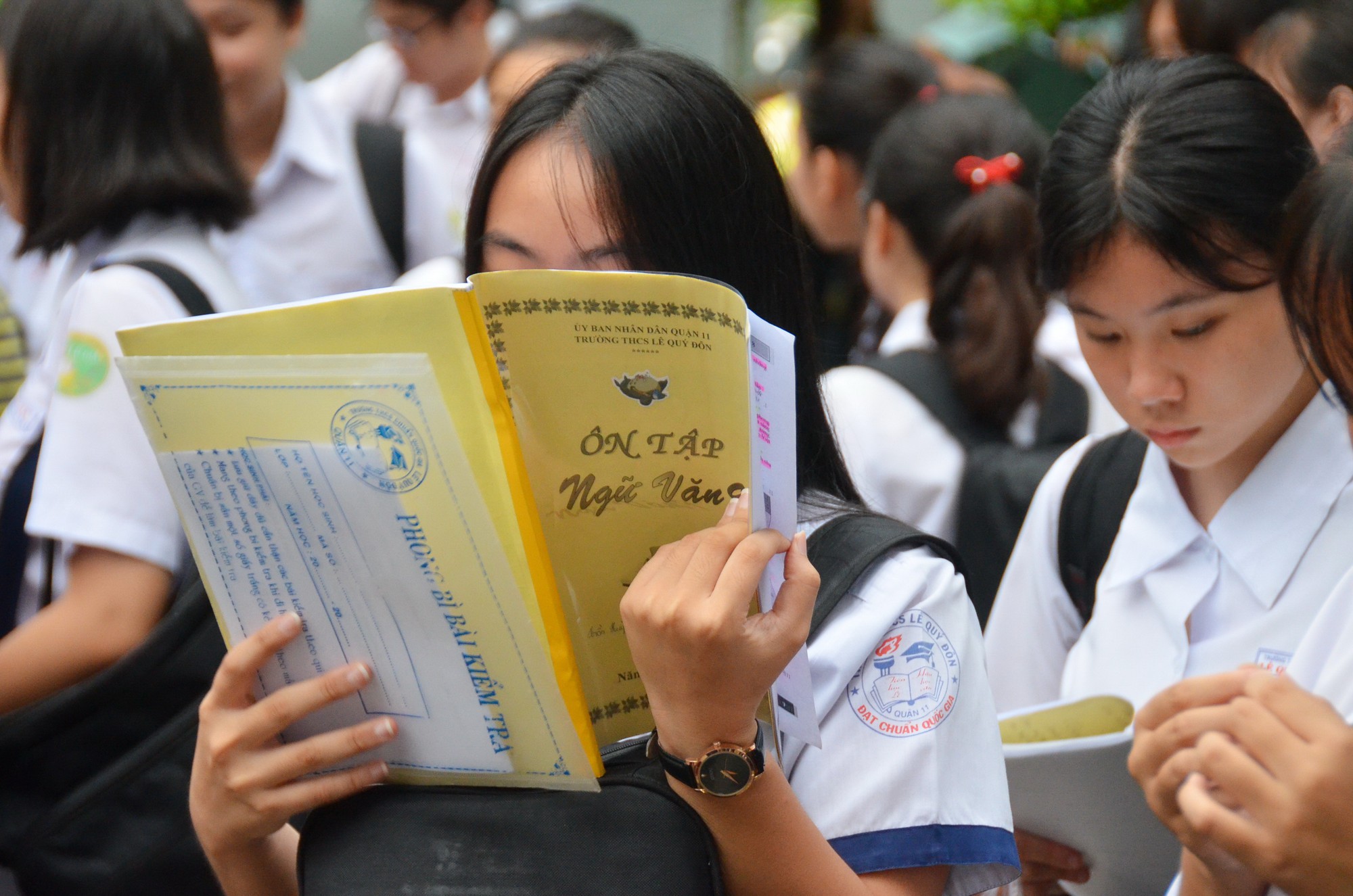 &Ocirc; nhiễm r&aacute;c thải nhựa v&agrave;o đề ngữ văn, xem gợi &yacute; giải đề thi - Ảnh 2.