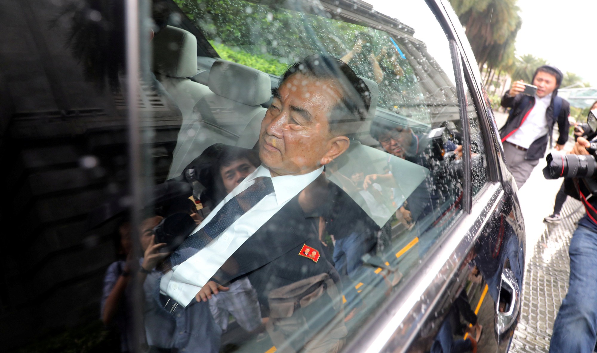 Ai trả tiền kh&aacute;ch sạn cho &ocirc;ng Kim Jong-un ở Singapore? - Ảnh 3.