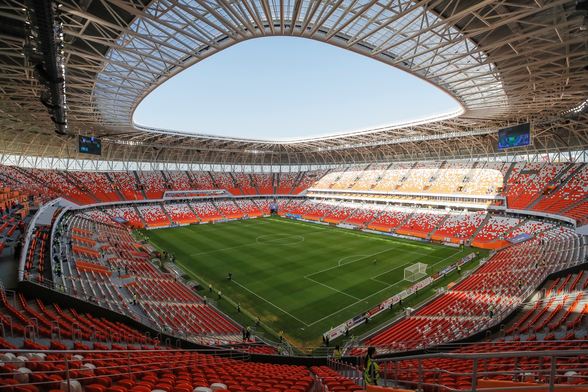 Chi&ecirc;m ngưỡng 12 s&acirc;n b&oacute;ng World Cup tuyệt đẹp từ kh&ocirc;ng trung - Ảnh 18.