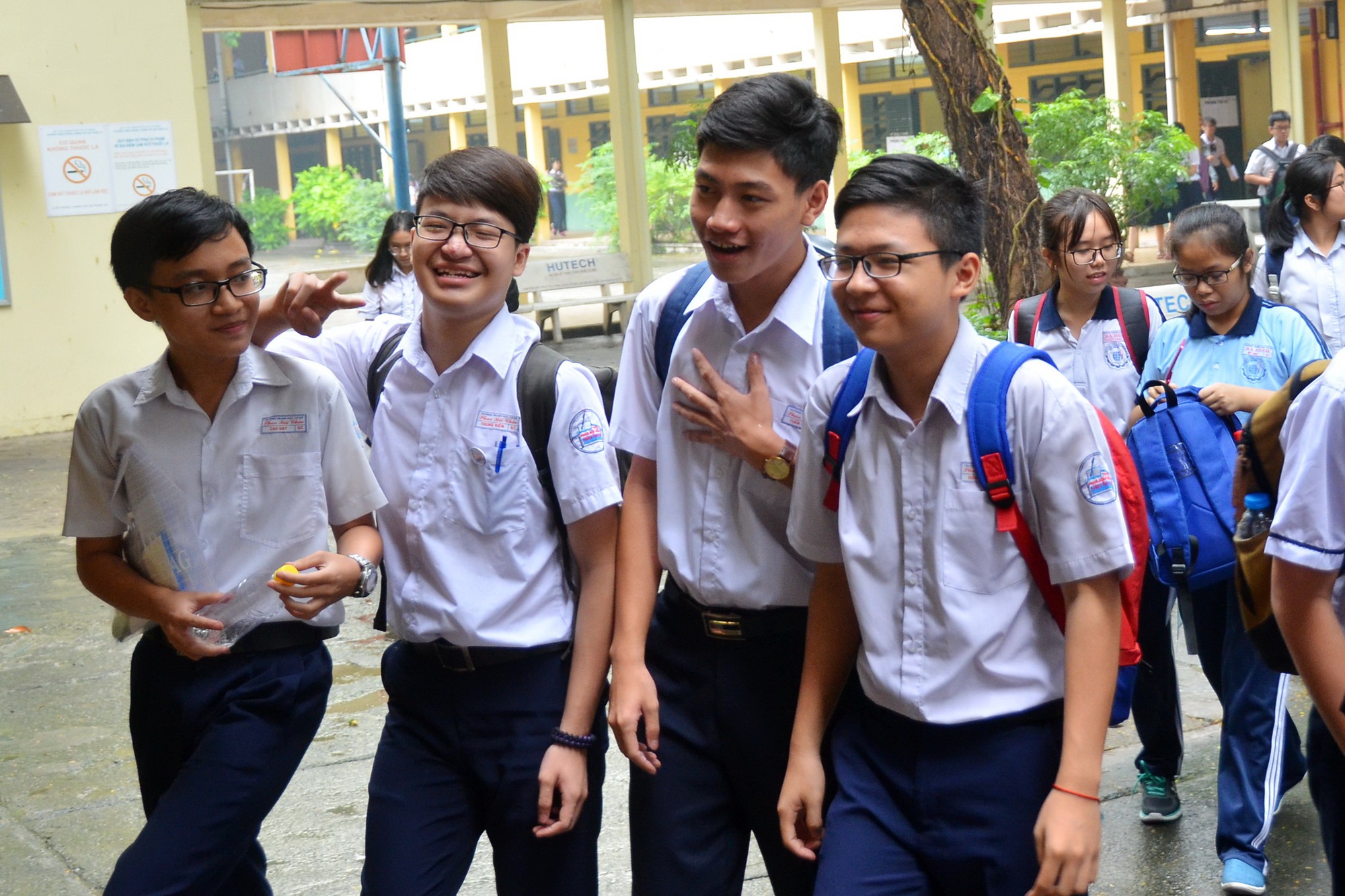 &Ocirc; nhiễm r&aacute;c thải nhựa v&agrave;o đề ngữ văn, xem gợi &yacute; giải đề thi - Ảnh 7.
