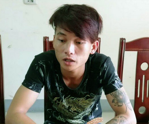 Thanh ni&ecirc;n xăm trổ bắt c&oacute;c, d&iacute; dao v&agrave;o cổ b&eacute; trai đ&ograve;i chuộc 50 triệu đồng - Ảnh 1.