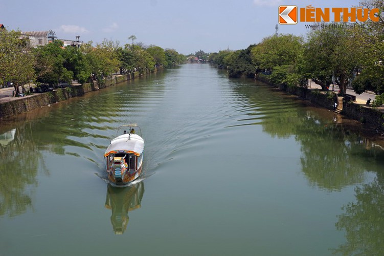 Kh&aacute;m ph&aacute; vẻ đẹp đậm chất Huế của s&ocirc;ng Đ&ocirc;ng Ba - Ảnh 1.