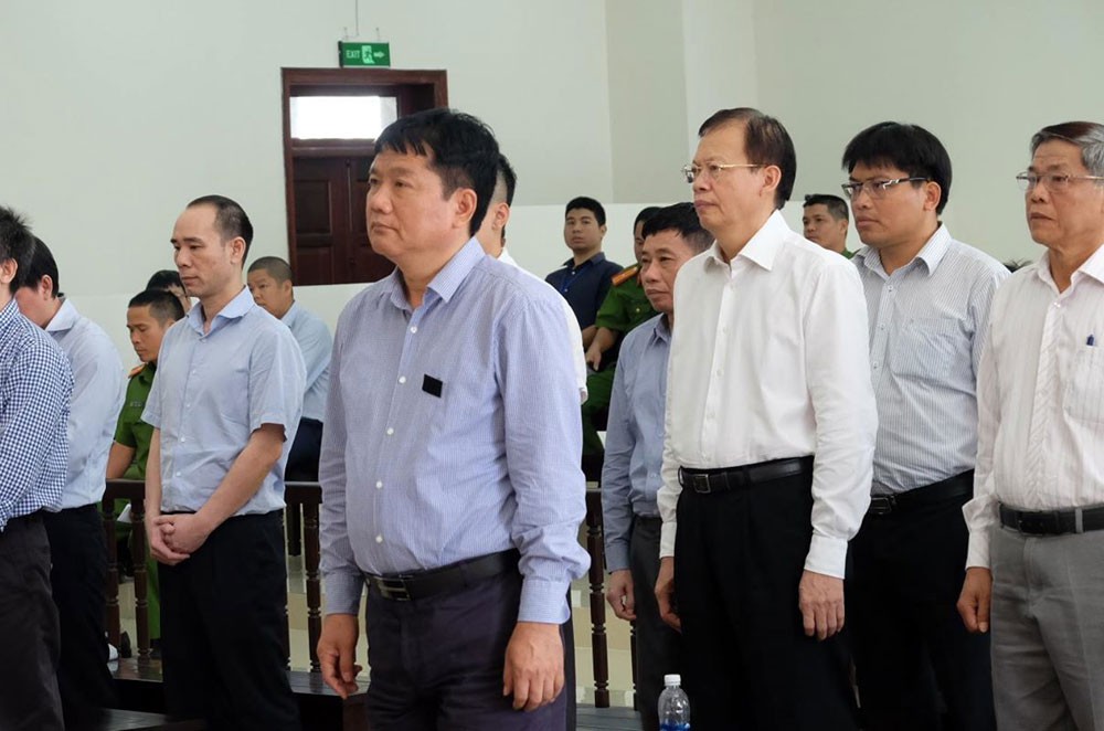 Phiên tòa xét xử ông Đinh La Thăng bất ngờ tạm dừng vì có tình tiết mới - Ảnh 1.