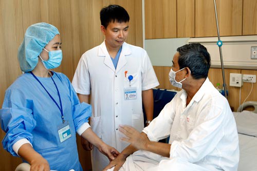 Việt Nam chuẩn bị ghép chân tay và gương mặt