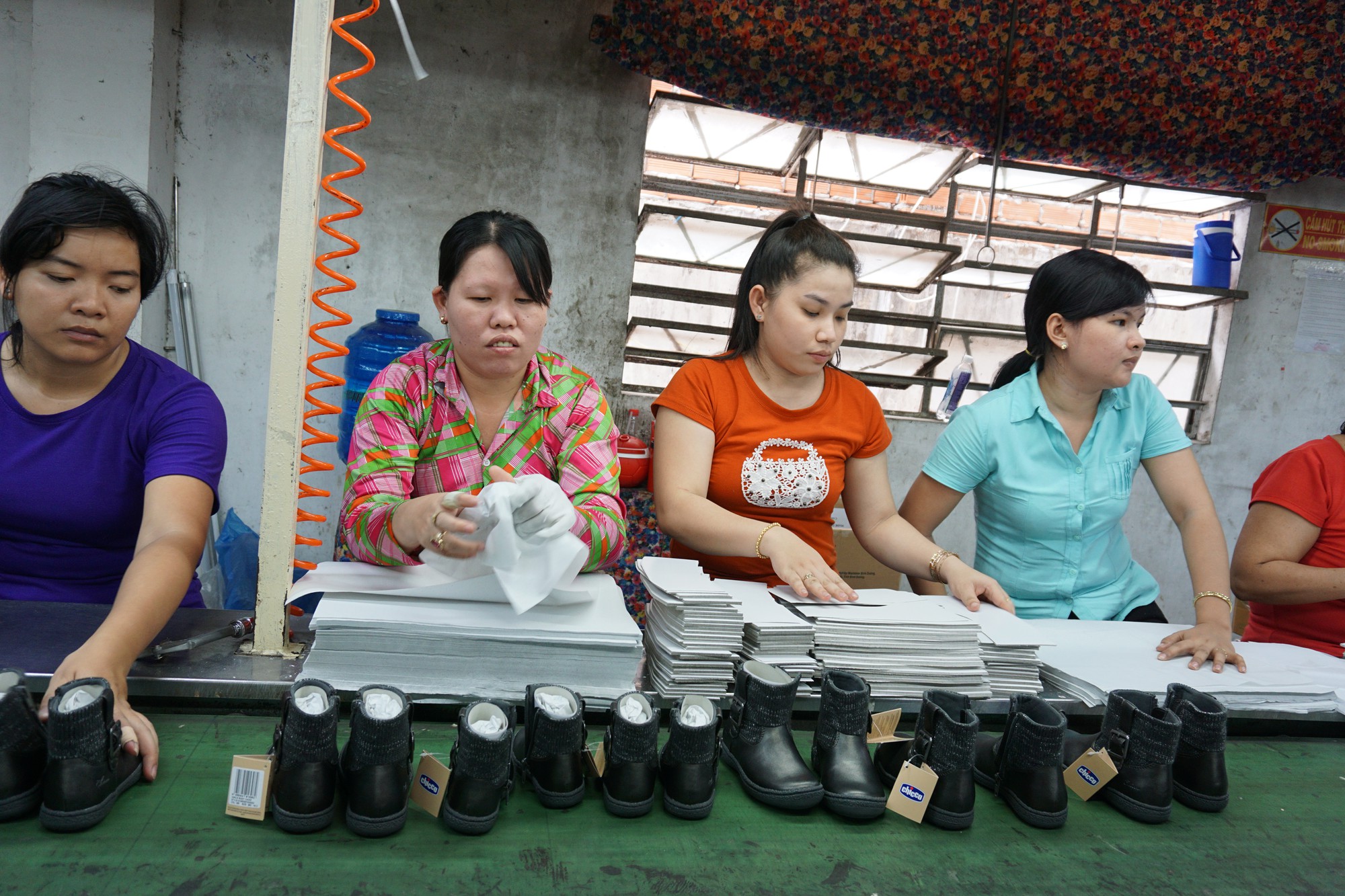 Nhiều hệ lụy từ việc “sa thải” lao động lớn tuổi