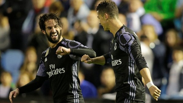 Lập hat-trick, Ronaldo bị đồng đội Real “từ mặt” - Ảnh 1.