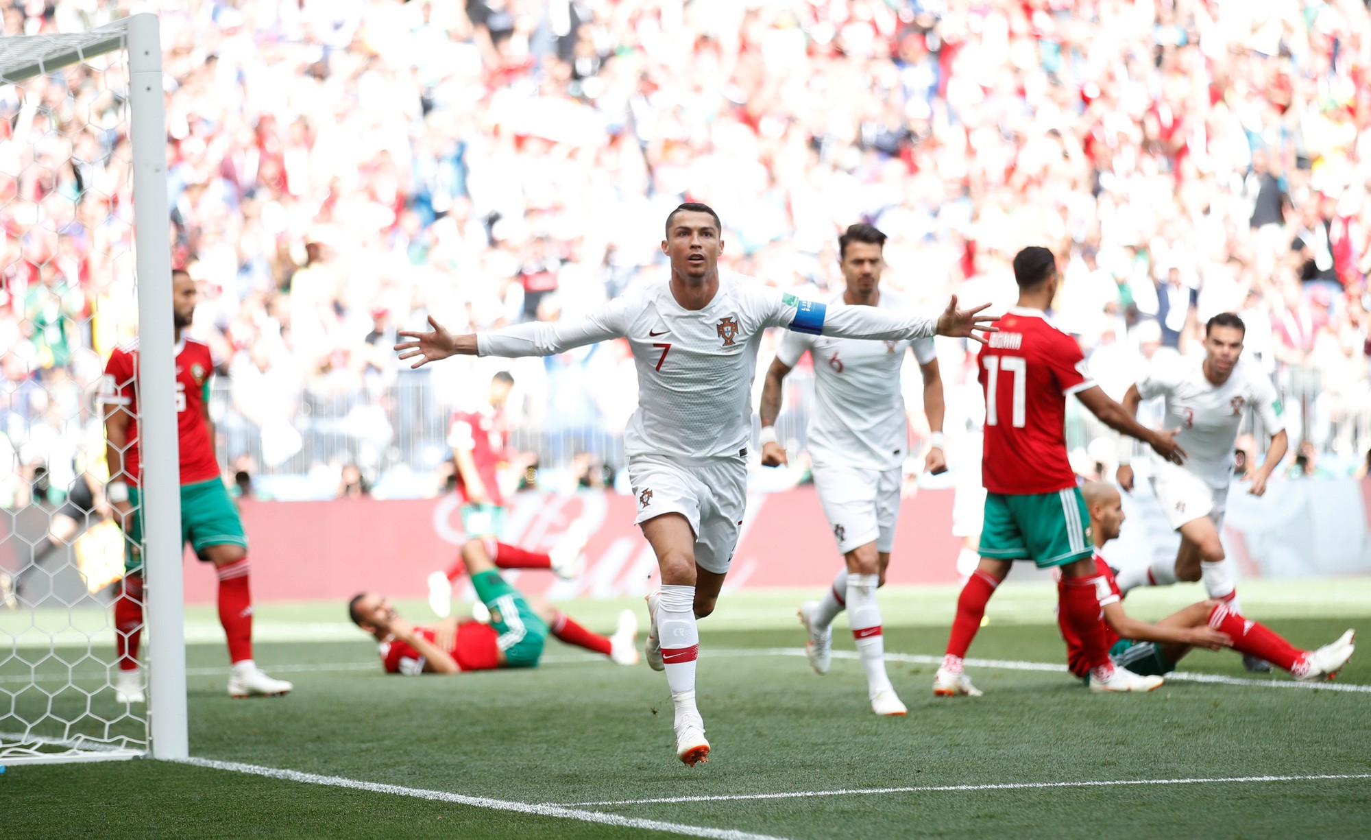 Ronaldo vẫn quá xuất sắc ở tuổi 33 - Ảnh 1.