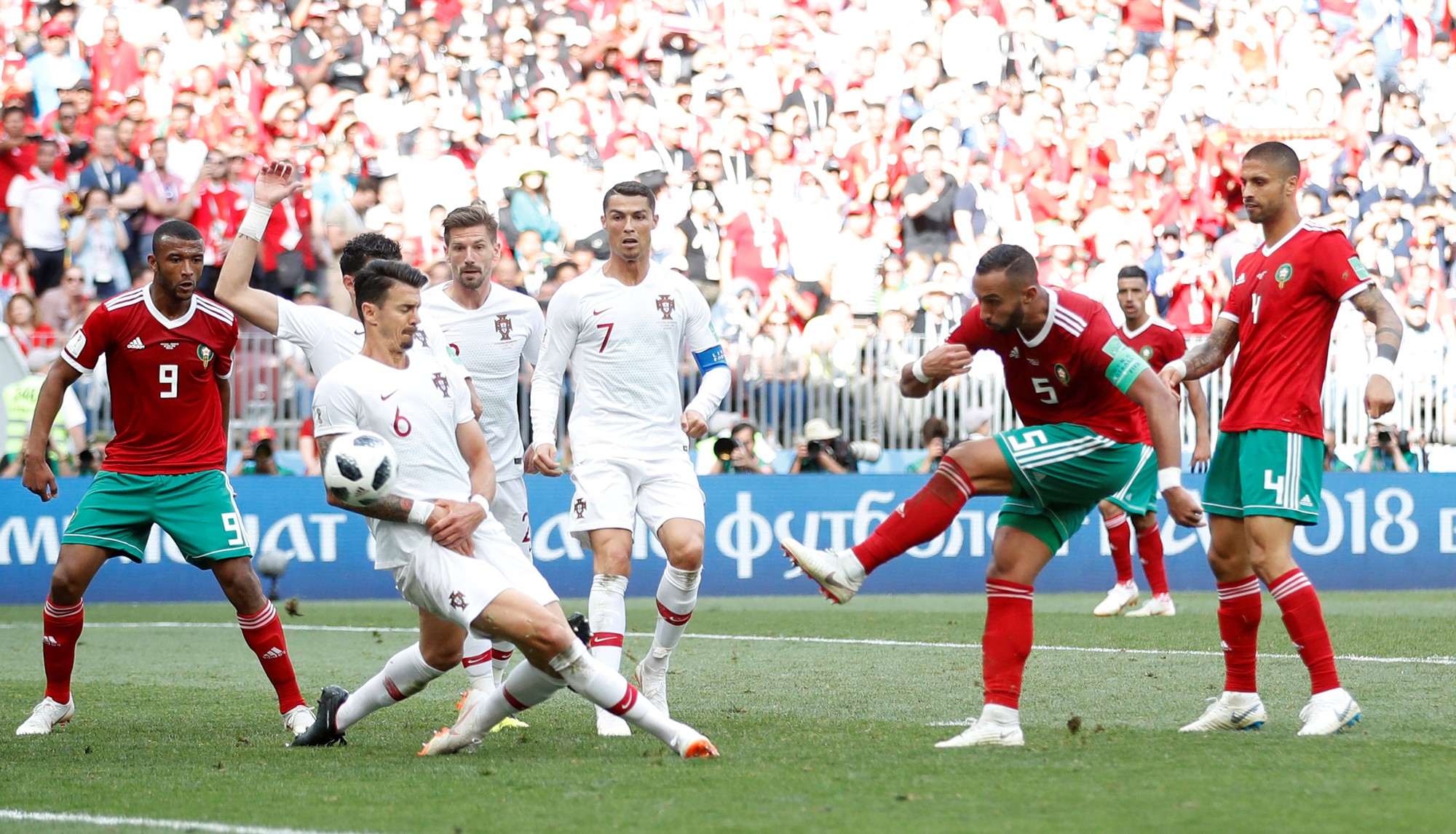 Morocco khóc vì Ronaldo