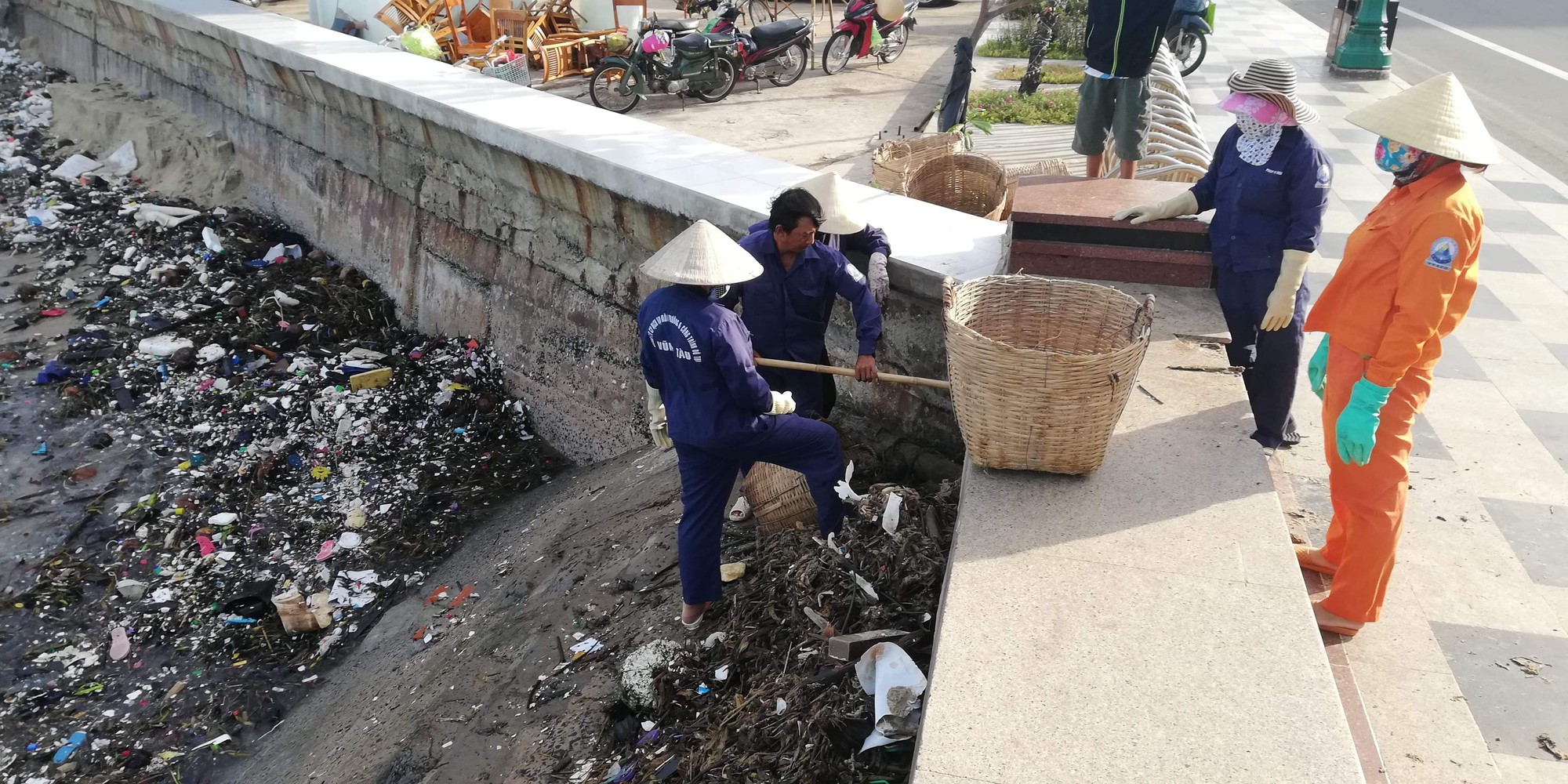 Vũng Tàu: Các bãi tắm lo mất khách vì núi rác từ biển