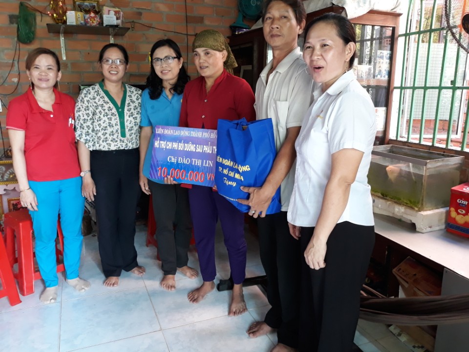 Thăm công nhân phẫu thuật tim