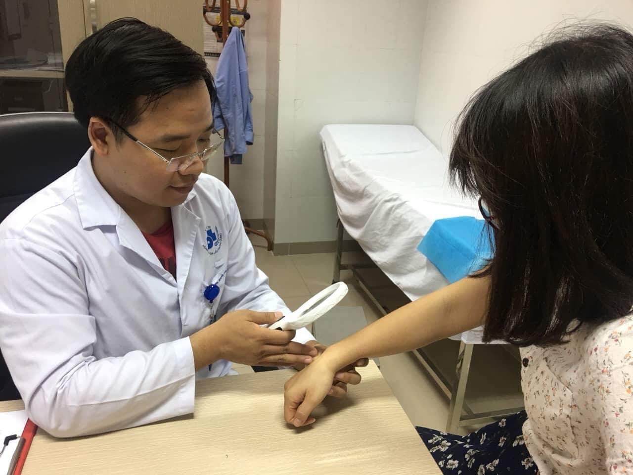 Đắp, bôi tỏi vào “vùng kín” chữa bệnh, chị em cầu cứu bác sĩ