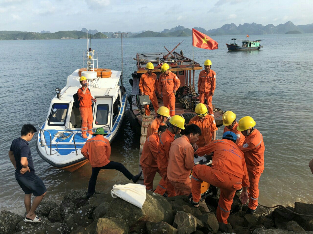 Sự cố cáp ngầm do sét đánh, hơn 4.400 hộ dân trên đảo Cô Tô mất điện
