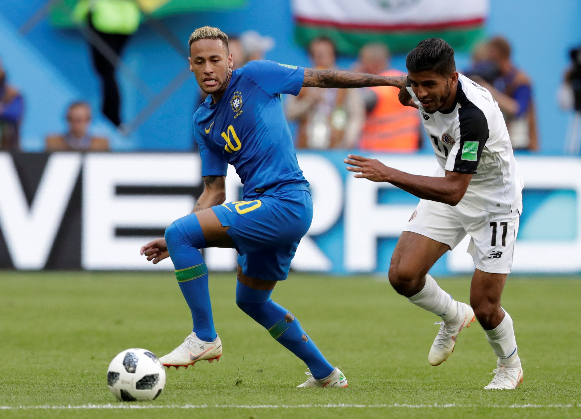 VAR tước phạt đền của Neymar, Brazil vẫn thắng kịch tính phút bù giờ