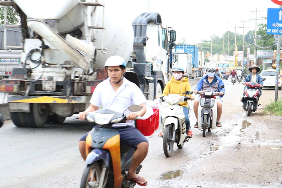Ớn lạnh cảnh "liều chết" của người Sài Gòn