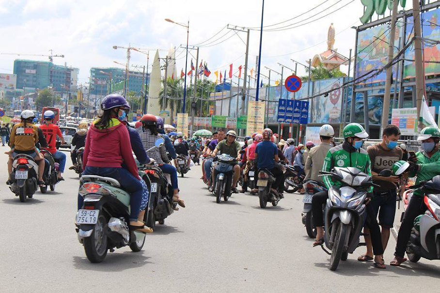 Ớn lạnh cảnh liều chết của người Sài Gòn - Ảnh 7.