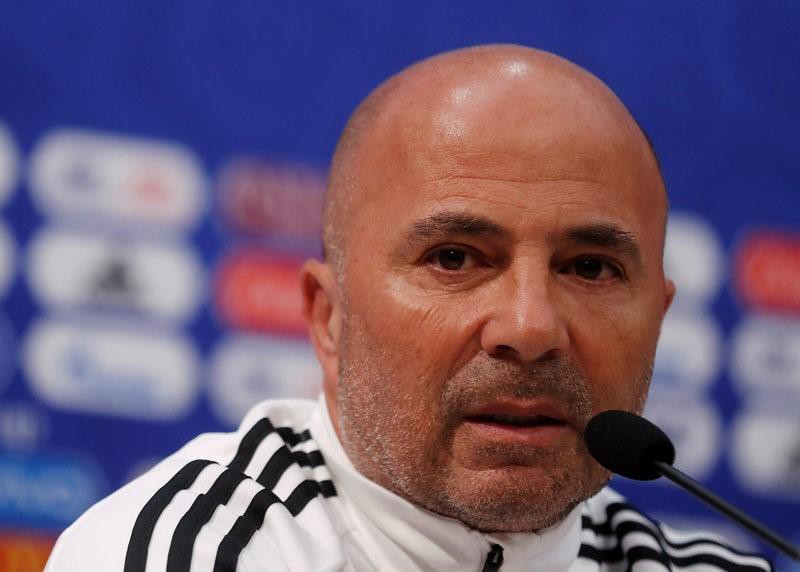 HLV Sampaoli: Messi thi đấu chưa tốt tại…đồng đội
