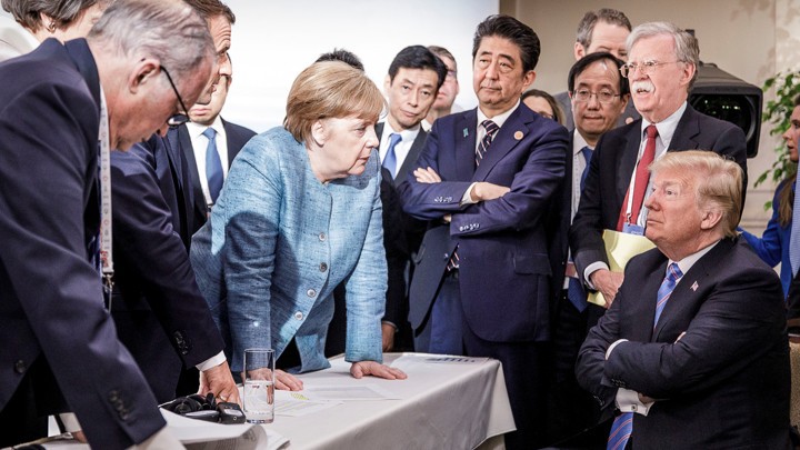 Khi ông Trump "thảy kẹo" cho bà Merkel