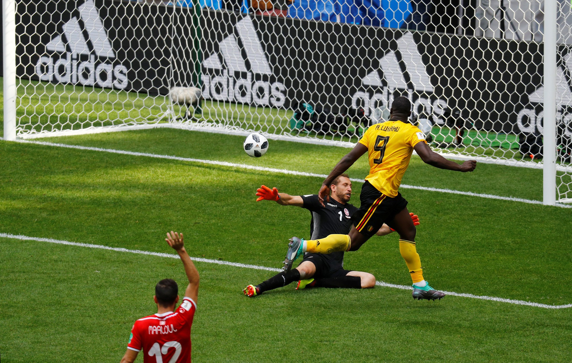 Bỉ thắng 5 sao, Lukaku đua tranh Gi&agrave;y v&agrave;ng với Ronaldo - Ảnh 4.