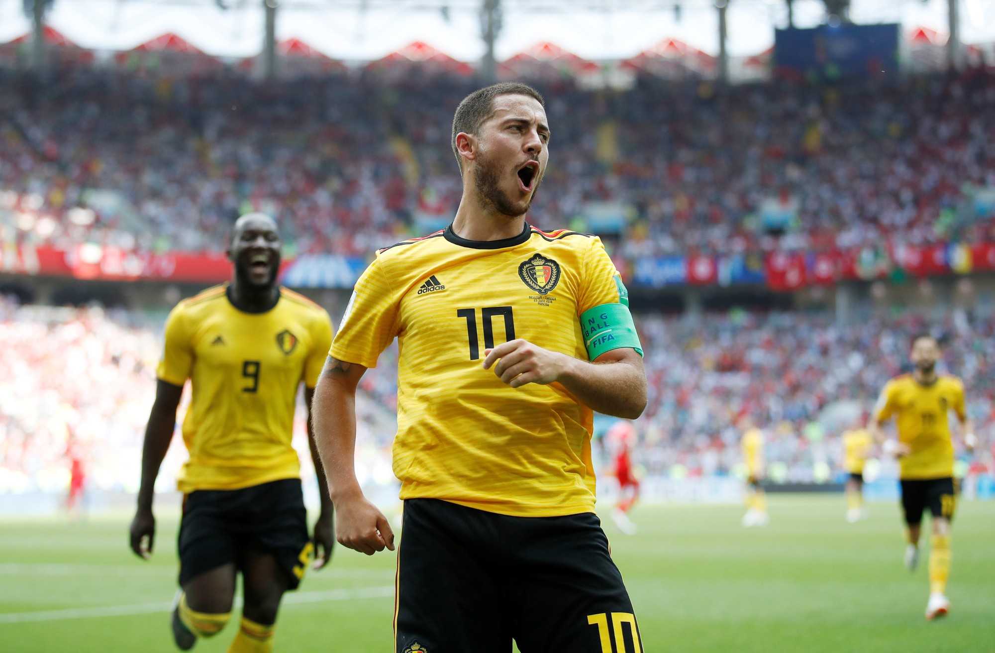 Bỉ thắng 5 sao, Lukaku đua tranh Giày vàng với Ronaldo