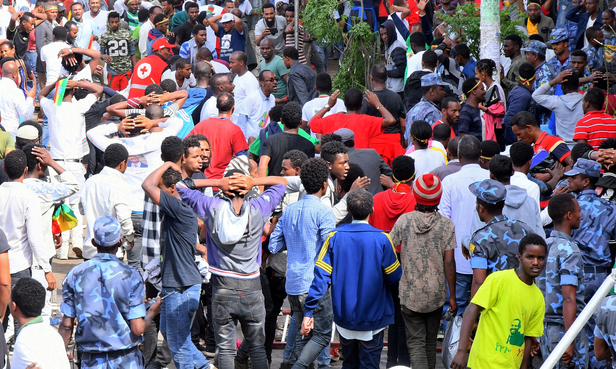 Nổ li&ecirc;n tiếp tại Ethiopia v&agrave; Zimbabwe, h&agrave;ng ng&agrave;n người th&aacute;o chạy - Ảnh 4.