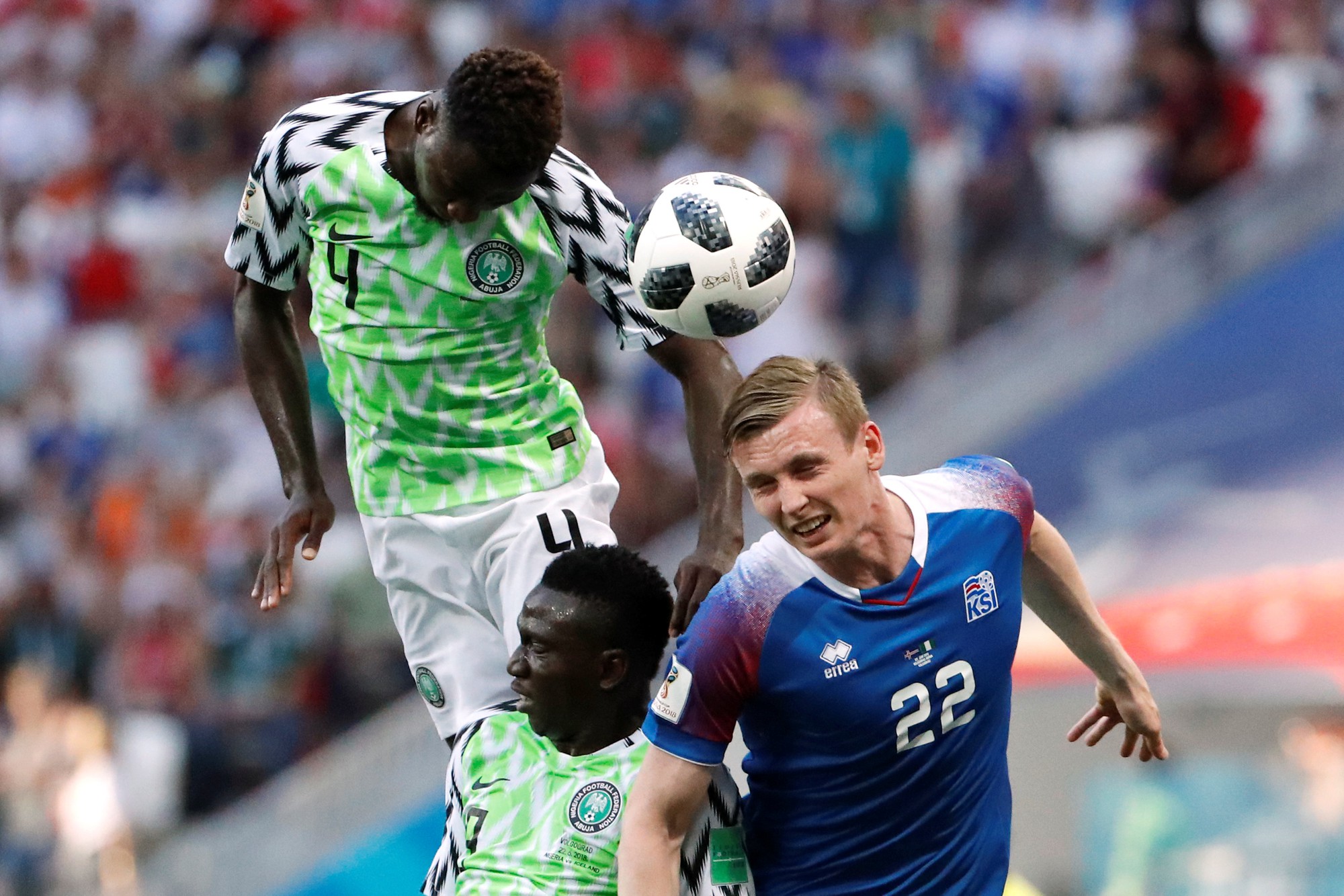 Tan t&aacute;c Iceland, đại b&agrave;ng xanh Nigeria tung c&aacute;nh - Ảnh 3.
