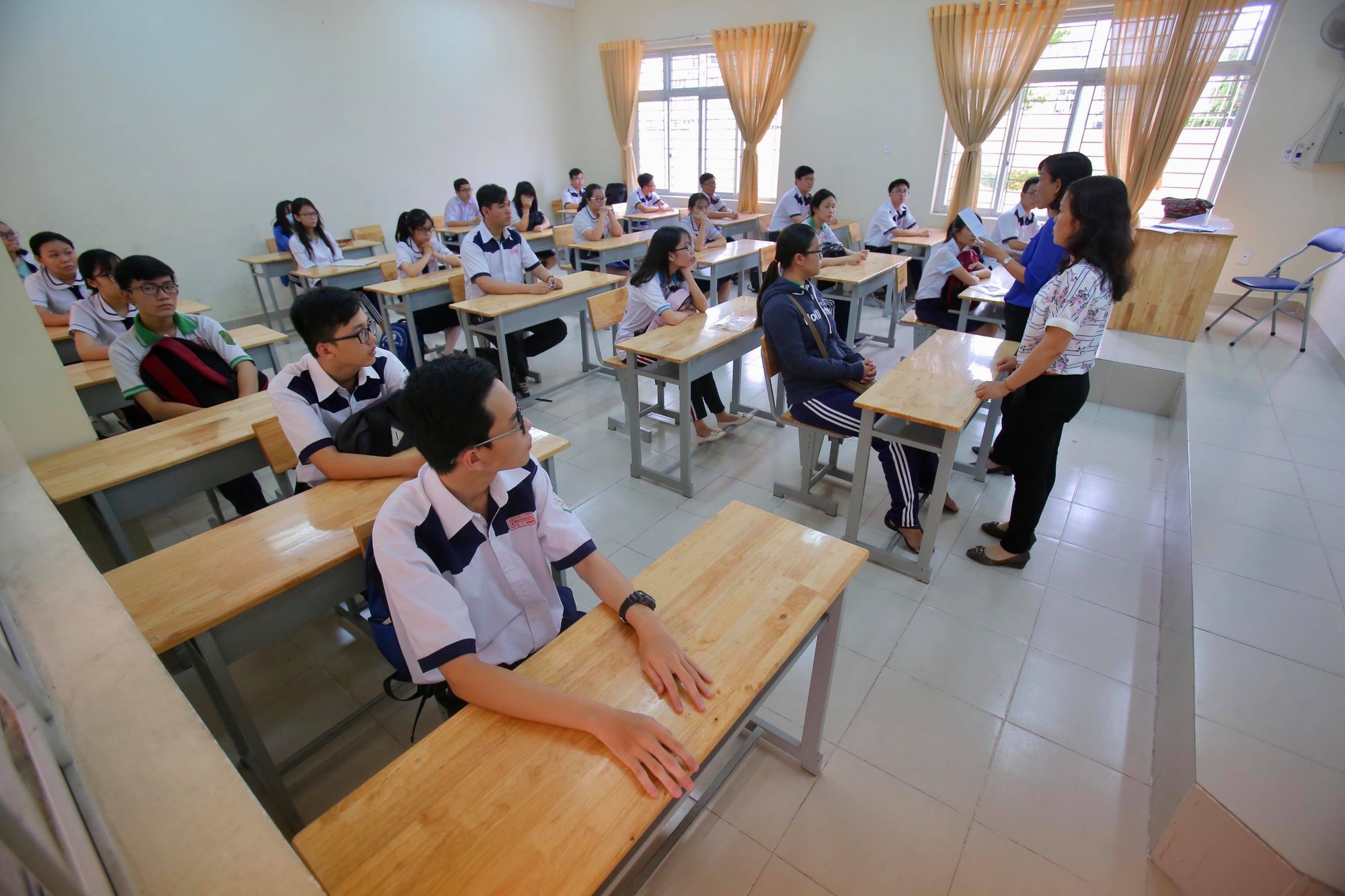 Cung bậc cảm x&uacute;c của th&iacute; sinh ng&agrave;y đầu đến điểm thi - Ảnh 2.