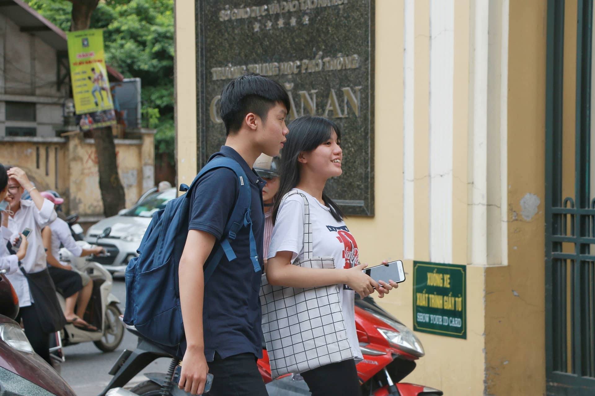 Cung bậc cảm x&uacute;c của th&iacute; sinh ng&agrave;y đầu đến điểm thi - Ảnh 16.