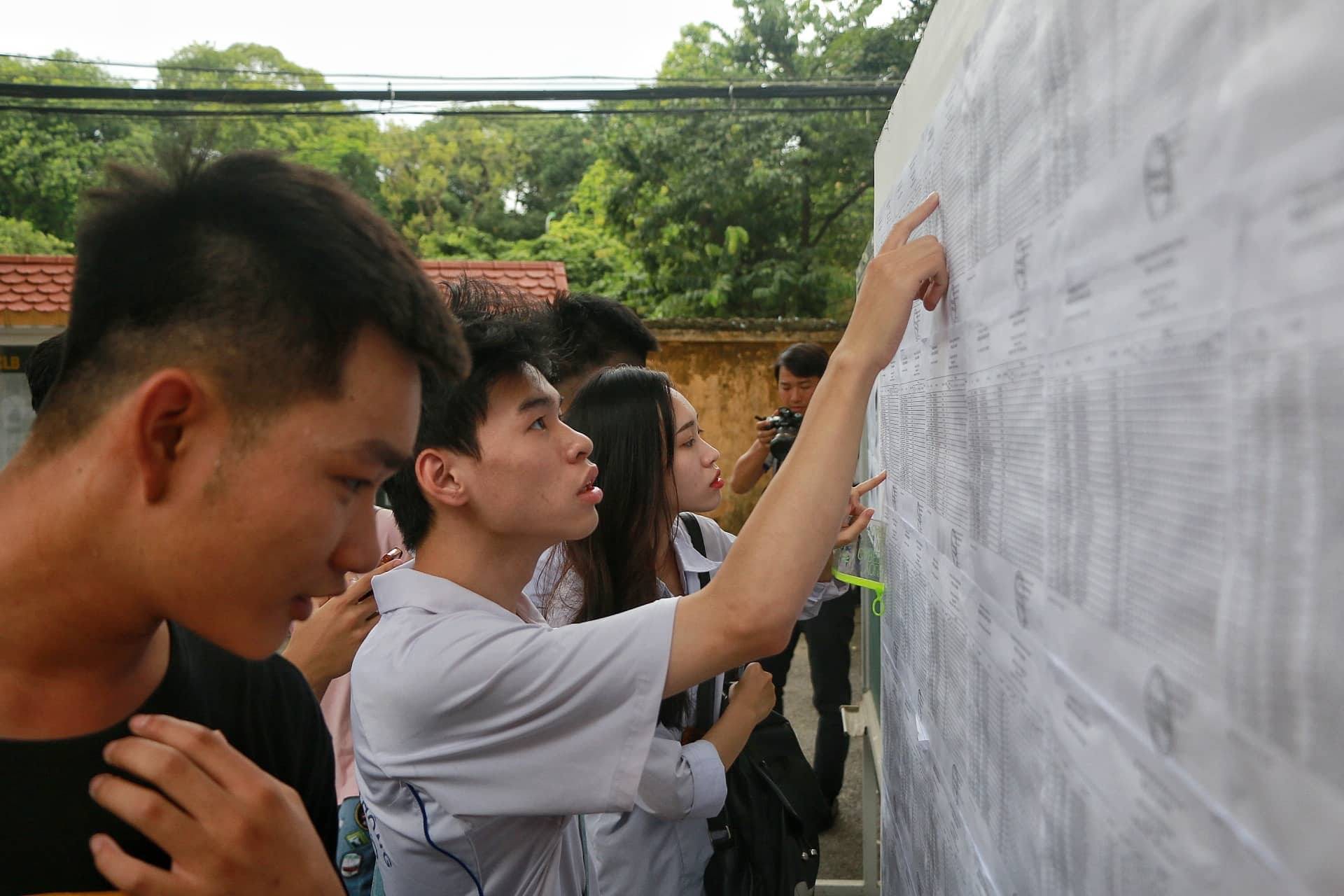 Cung bậc cảm x&uacute;c của th&iacute; sinh ng&agrave;y đầu đến điểm thi - Ảnh 15.