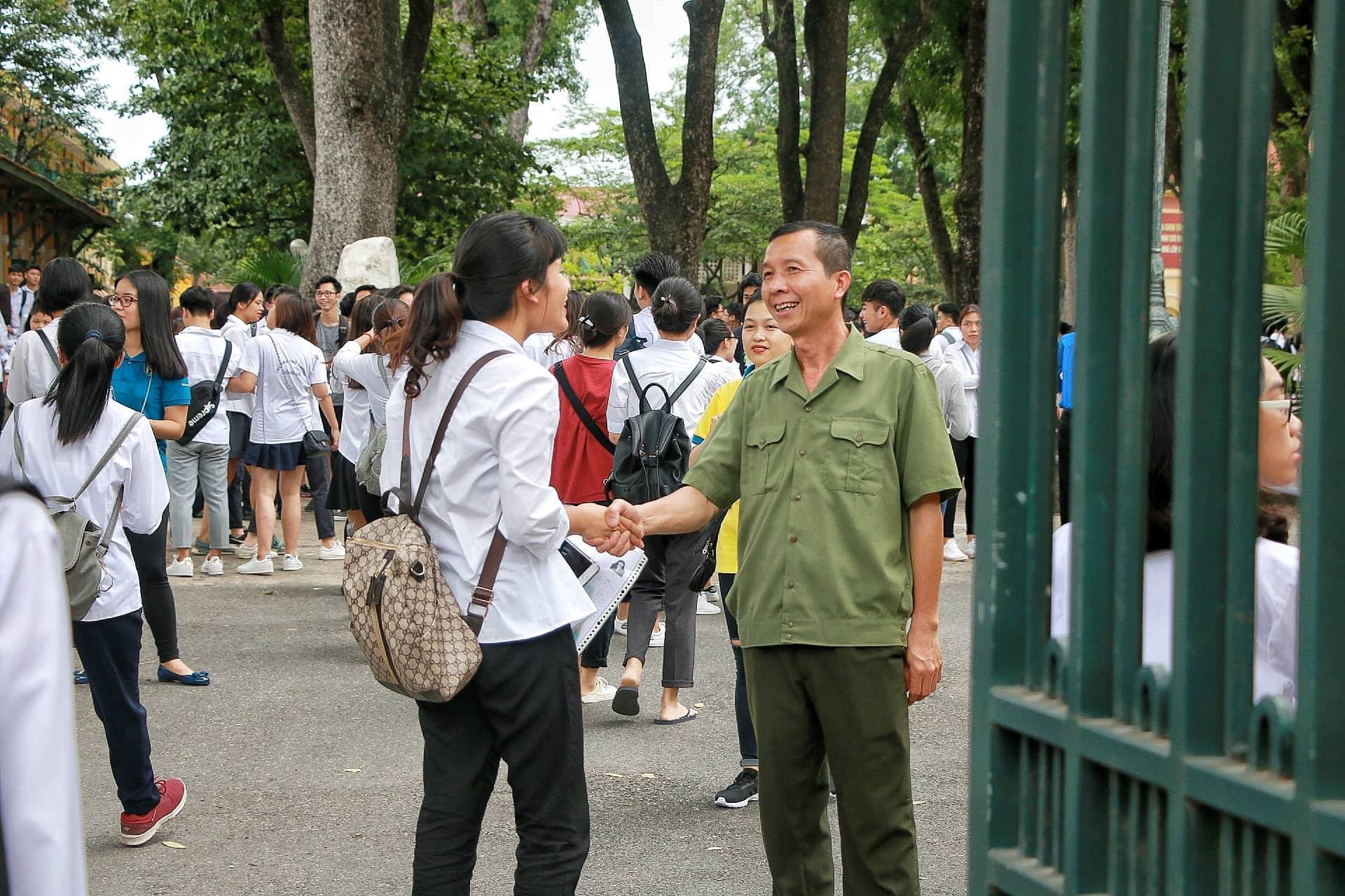Th&iacute; sinh đến điểm thi THPT, chỉnh sửa hồ sơ nhanh ch&oacute;ng - Ảnh 8.