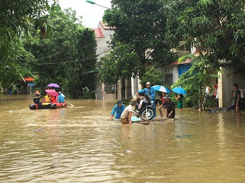 Mưa lũ làm nhiều người chết, mất tích - Ảnh 1.