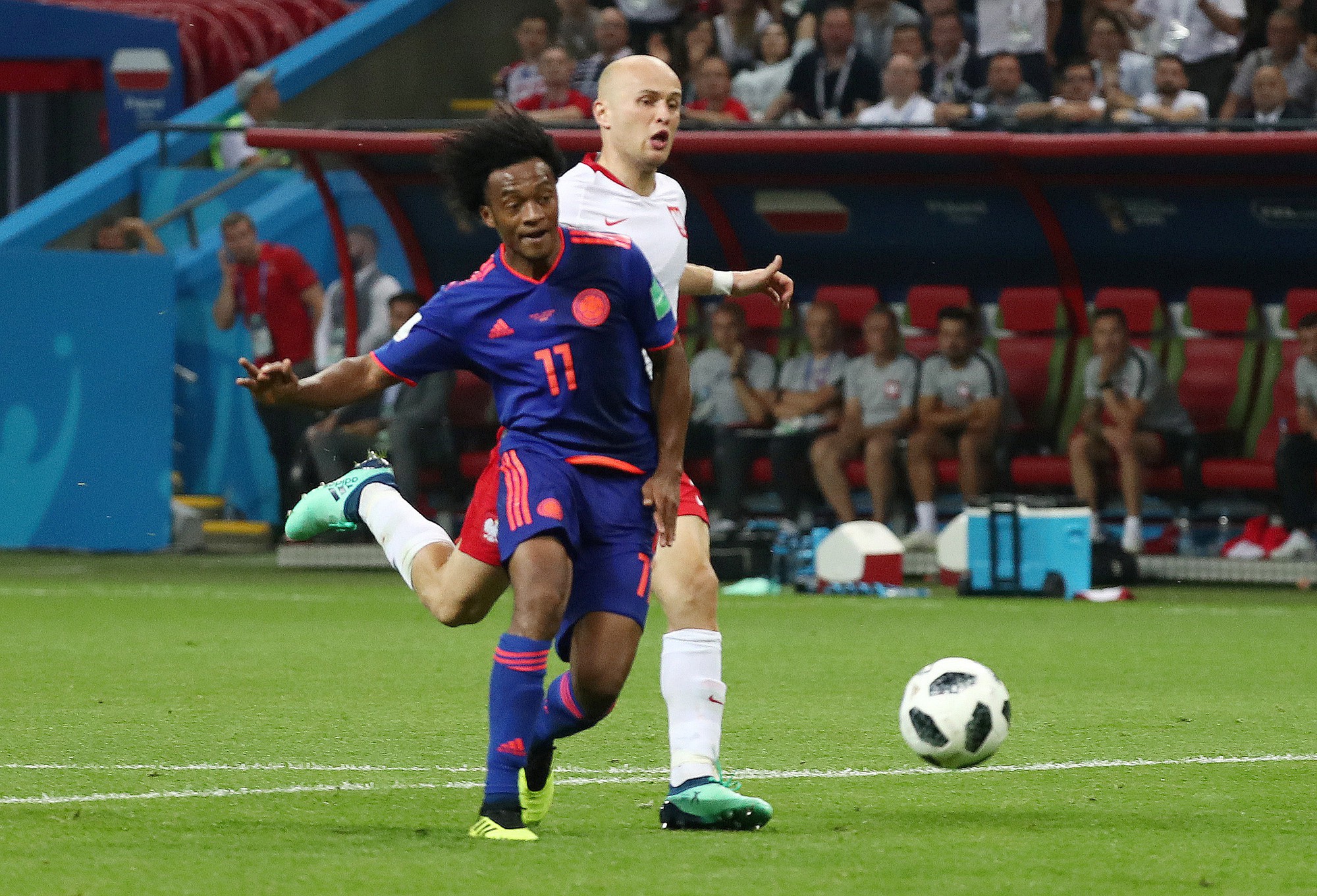 Colombia x&eacute; n&aacute;t h&agrave;ng thủ Ba Lan - Ảnh 5.