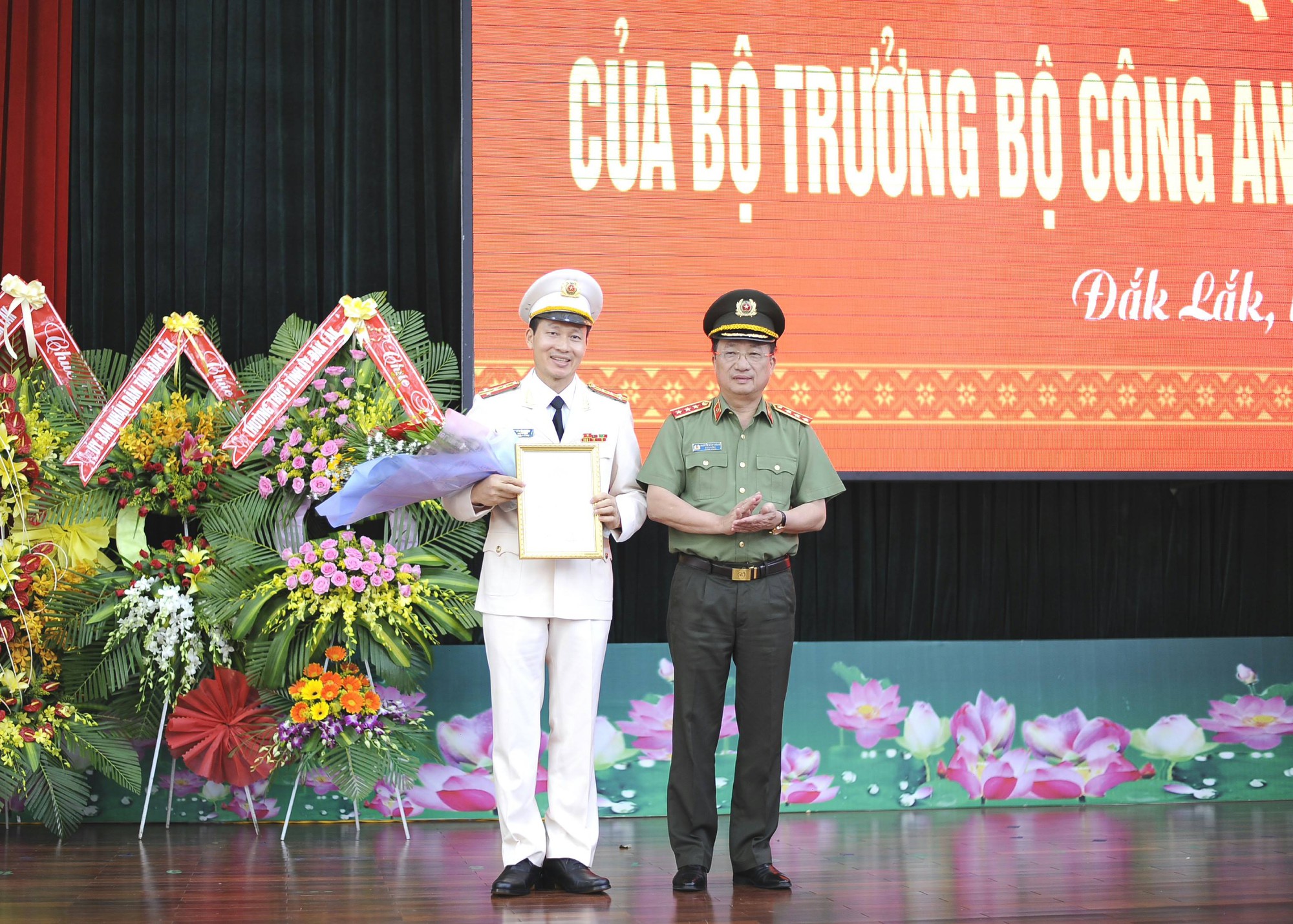 Đắk Lắk c&oacute; t&acirc;n gi&aacute;m đốc c&ocirc;ng an tỉnh 42 tuổi - Ảnh 1.