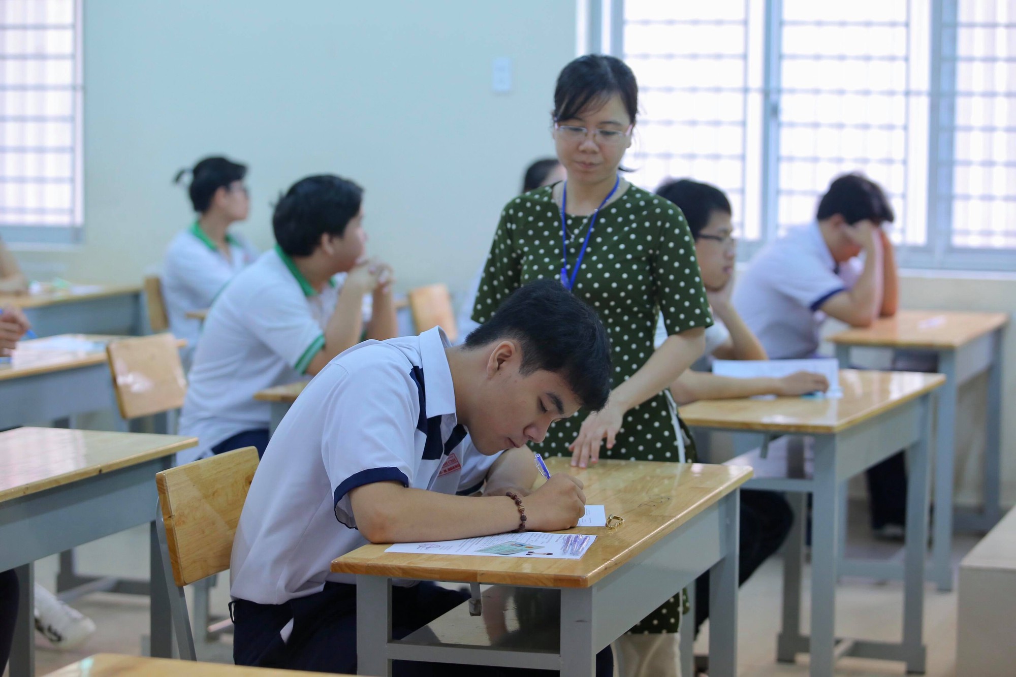 THI THPT QUỐC GIA 2018: TS thi ngữ văn, Bộ GD-ĐT lo thiết bị c&ocirc;ng nghệ cao - Ảnh 13.