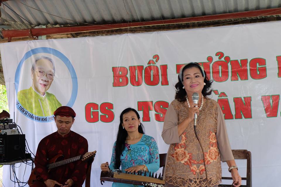 Kỳ nữ Kim Cương khóc thương GS-TS Trần Văn Khê