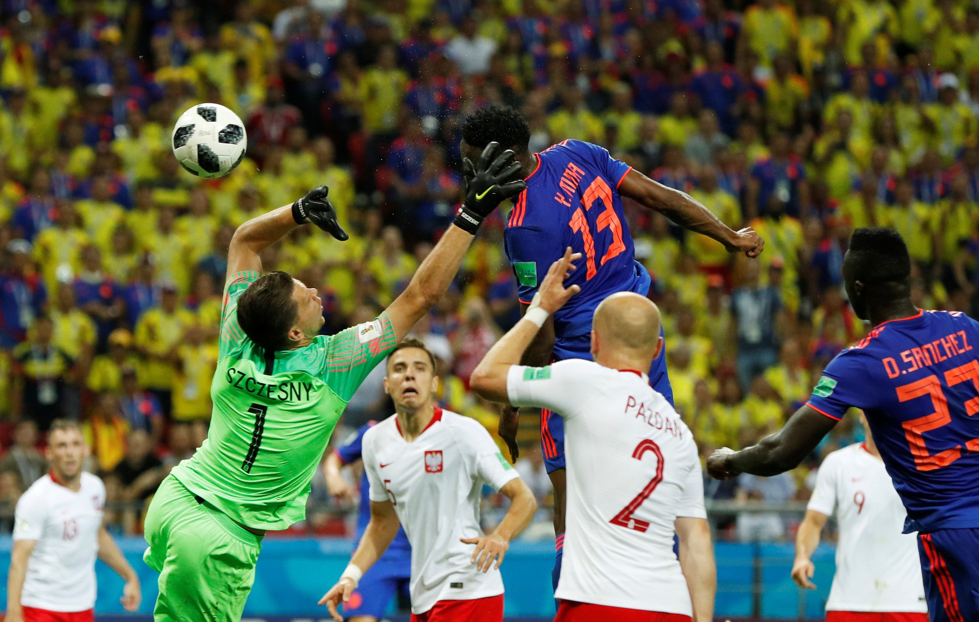 Colombia xé nát hàng thủ Ba Lan