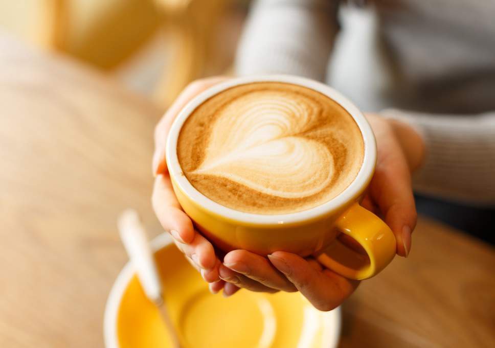 Một ng&agrave;y uống 4 ly c&agrave; ph&ecirc; gi&uacute;p tim khỏe hơn! - Ảnh 1.