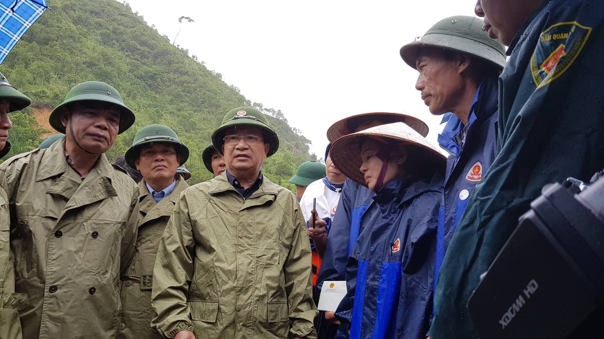 28 người chết v&agrave; mất t&iacute;ch do mưa lũ: Ph&oacute; Thủ tướng đến hiện trường chỉ đạo - Ảnh 5.