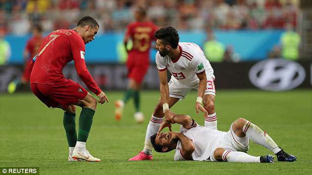 VAR bị tố thiếu minh bạch, phớt lờ thẻ đỏ cho Ronaldo