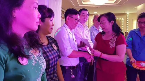Tuy&ecirc;n dương 341 gia đ&igrave;nh hạnh ph&uacute;c - Ảnh 1.